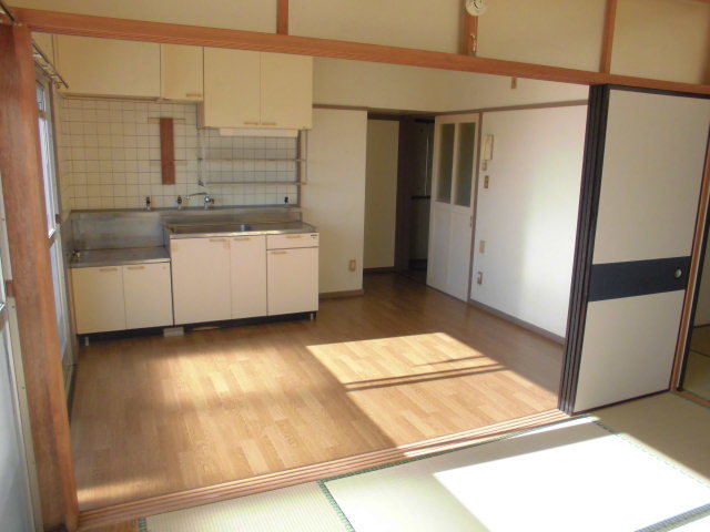 サンコーポラス美濃平田のダイニングキッチンの写真