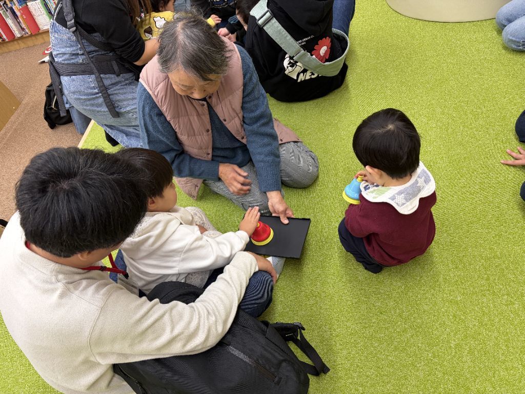 ぴよぴよおはなしかいの様子