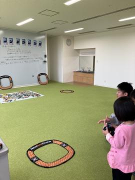 ドローンでお菓子釣っています