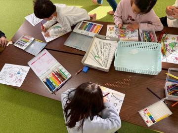 おりがみぬり絵コーナー