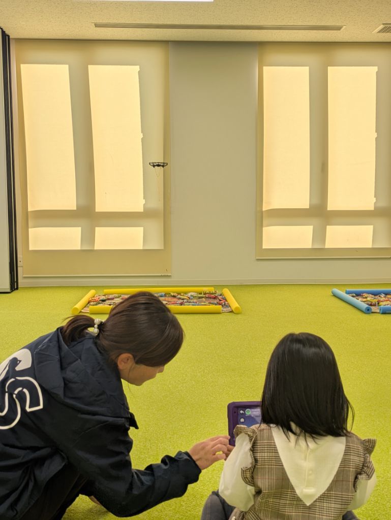 ドローンでお菓子釣っています