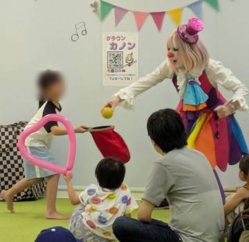 未来館でのクラウンカノンのパフォーマンスショー