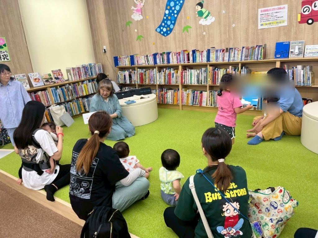 ぴよぴよおはなしかいの様子