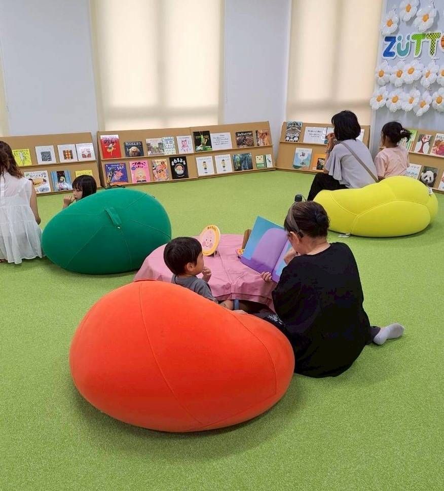 絵の本ひろばの様子