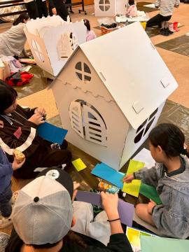 ダンボールハウス作成中