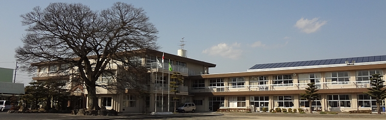 今尾小学校の外観の写真