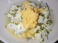 青のり豆腐の卵黄ソースかけの写真