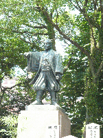 鹿児島平田公園の平田靱負銅像の写真