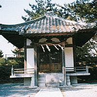 治水神社境内にある観音堂の写真