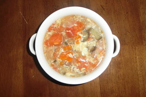 完熟トマトと卵のスープの画像