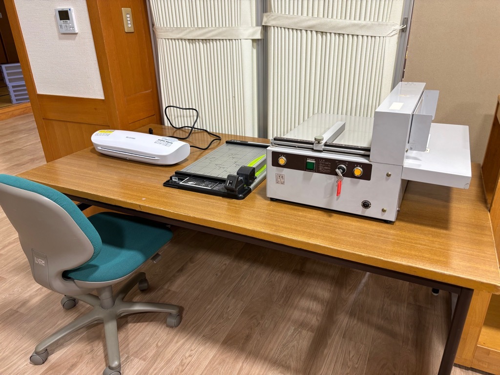 ラミネーター、裁断機の写真